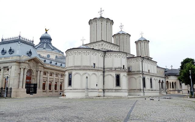 Romania Revealed: Your Ultimate Travel Guide to Enchanting Landscapes, Culture, and Hidden Treasures
